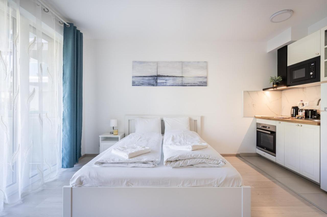 Grand Corvin Studio With Balcony Budapest Exterior foto