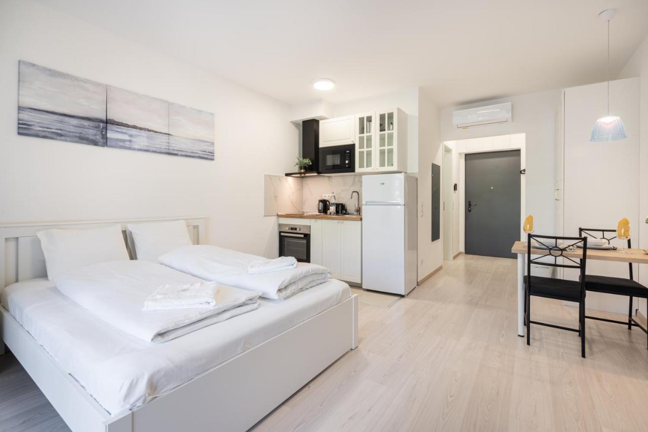 Grand Corvin Studio With Balcony Budapest Exterior foto