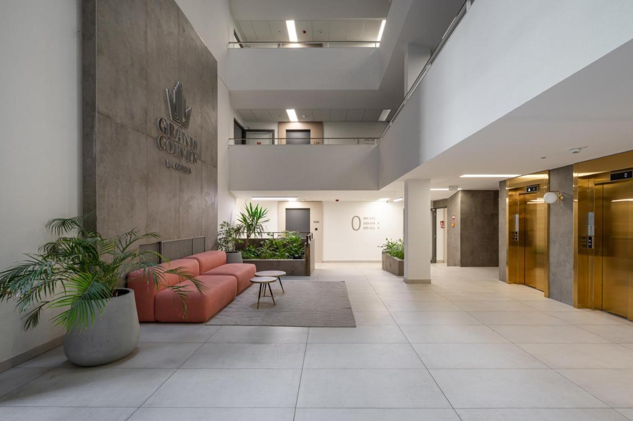 Grand Corvin Studio With Balcony Budapest Exterior foto